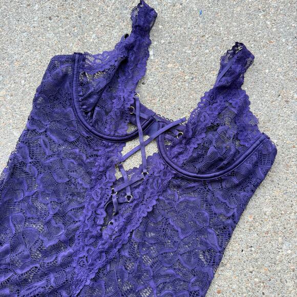 Fredericks of Hollywood Blue Purple Criss Cross Peekaboo Lace Lingerie Nightie M - Picture 4 of 9